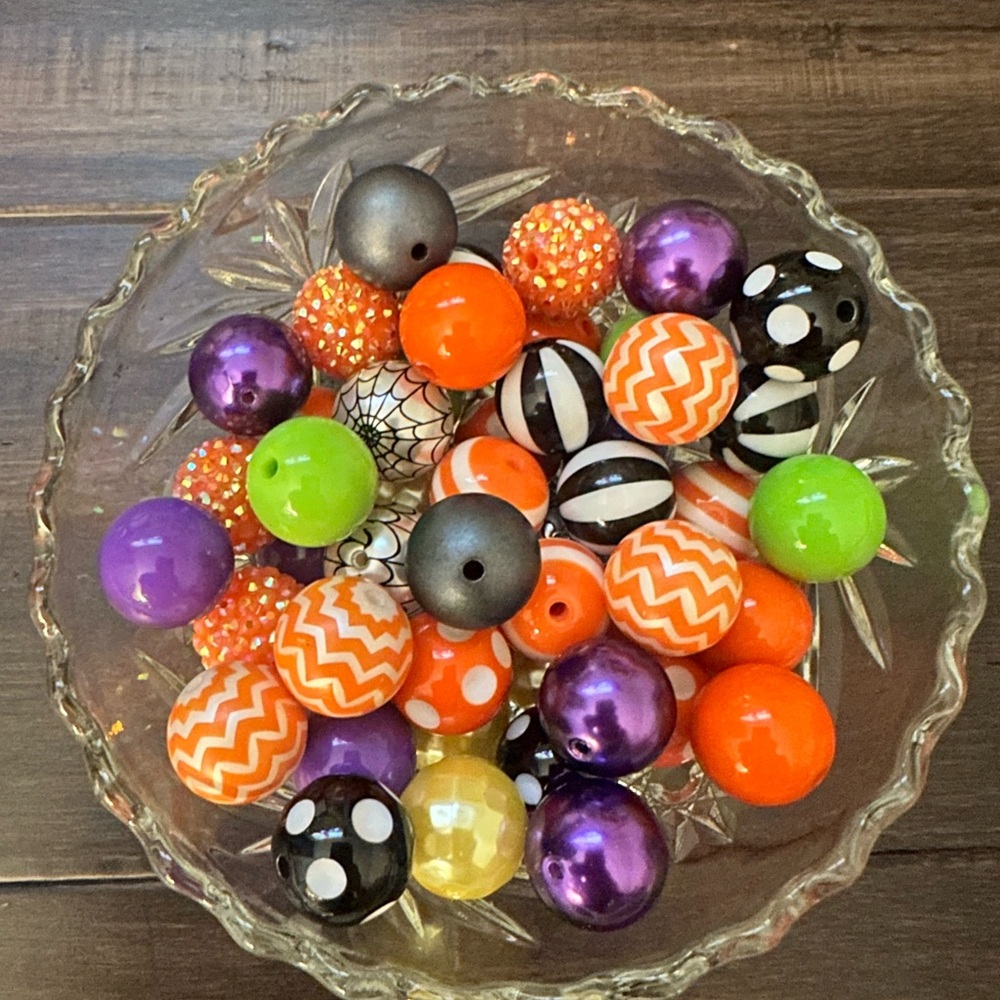 NEW- 50 piece spooky themed bubblegum beads (acrylic).